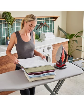 Morphy Richards 303250 2400W Cordless Steam Iron