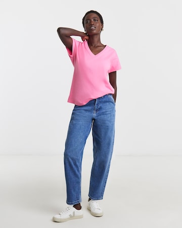 THE V NECK T-SHIRT