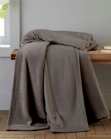 Catherine Lansfield Raschel Velvet Throw
