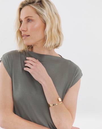 Extended Neck Cap Sleeve Top