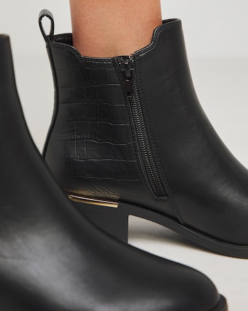 Heavenly Soles Danica Heeled Chelsea Boots - Wide Fit (E)