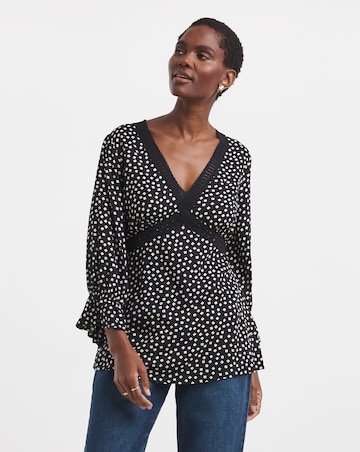 Lace Trim Short Sleeve Top