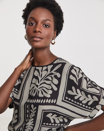 Woven Crepe Short Sleeve Boxy Top