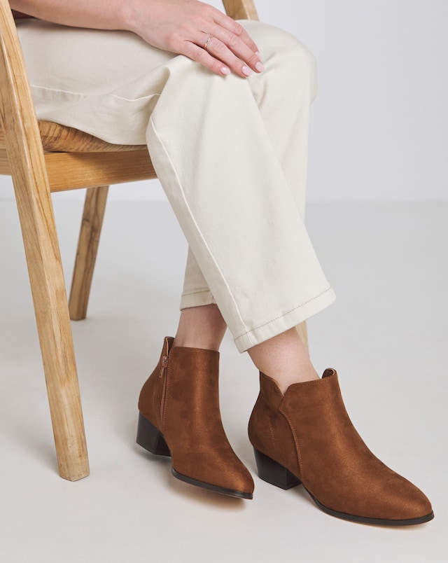 Meredith Cuban Heel Ankle Western Boot - Extra Wide Fit (EEE)