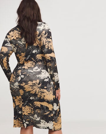 Joe Browns Strikingly Different Dress