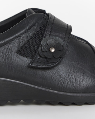 Cushion Walk Touch And Close Shoe E Fit