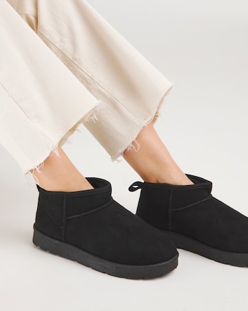 Darla Lowcut Fleece Lined Boots Standard D Fit