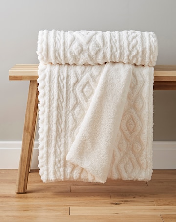 Pipin Cuddle Fleece Throw