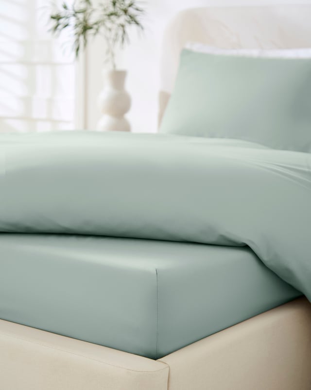 Non Iron Plain Dye 30cm Fitted Sheet