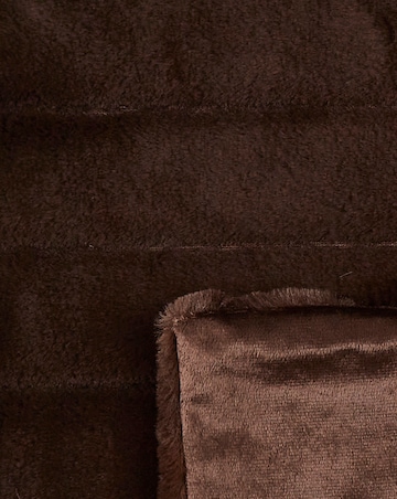 Large Ribbed Faux Fur Throw - Chocolate