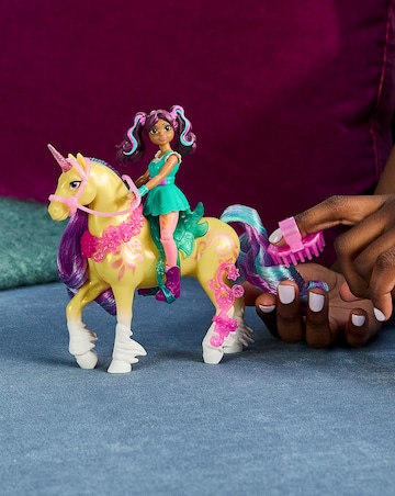 Unicorn Academy Small Ava Doll and Plant Magic Leaf