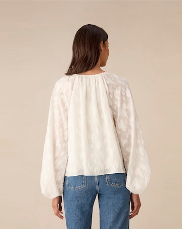 Ro&Zo White Leopard Jacquard Balloon Sleeve Top