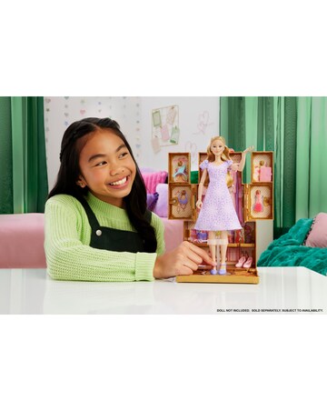 Wicked Glinda's Glamorous Closet, 2 Unique Looks, Surprises & 13 Accessories