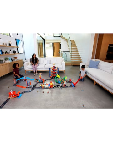 Hot Wheels City Expansion Track Pack 10-Piece Set + Car