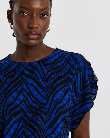 Flutter Sleeve Textured Top