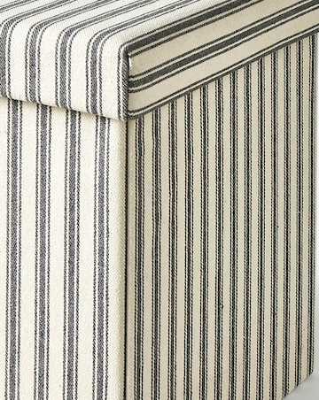 Striped Storage Cube