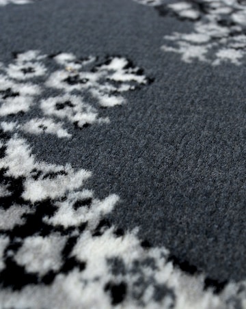 Traditional Medallion Woven Rug