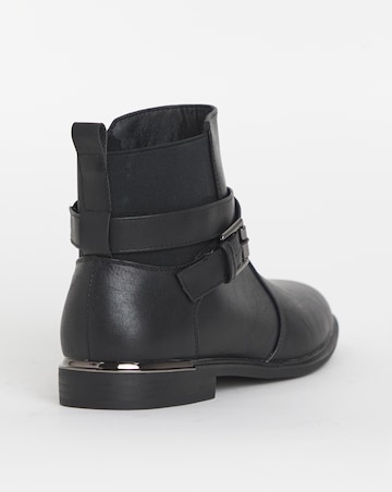 Cushion Walk Cross Strap Boot E Fit