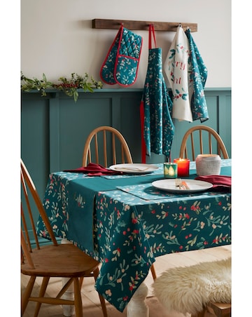 Catherine Lansfield Holly and Mistletoe Runner