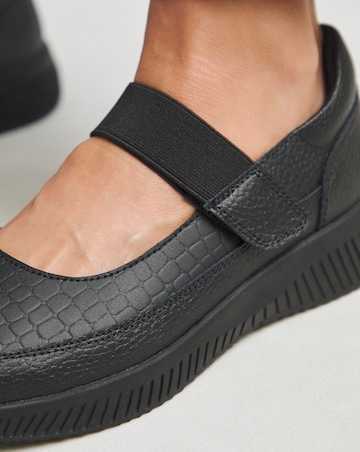 Heavenly Soles Gwen Touch and Close Bar Trainer - Wide Fit (E)