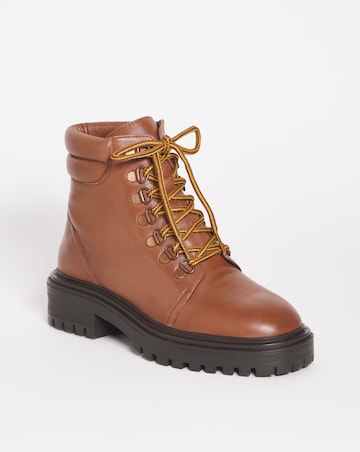 Leather Hiker Style Boot E Fit