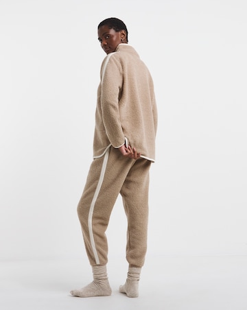 Pretty Secrets Borg Lounge Set