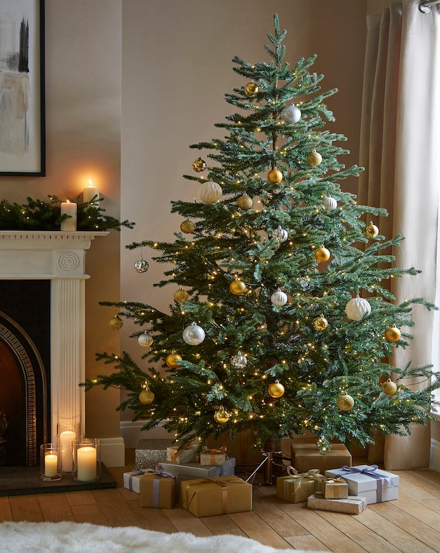 Helsinki Pre Lit Real Look Christmas Tree