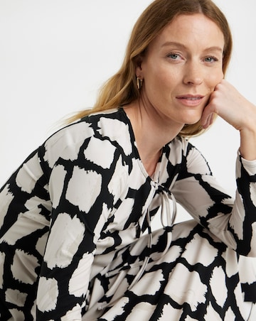 The Front Ruched Long Sleeve Dress