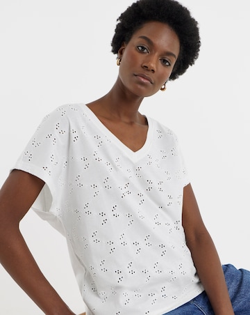 Broderie V-Neck T-Shirt