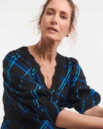 Lace Trim Short Sleeve Dress