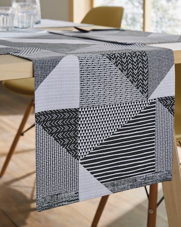 Larsson Geo Table Runner
