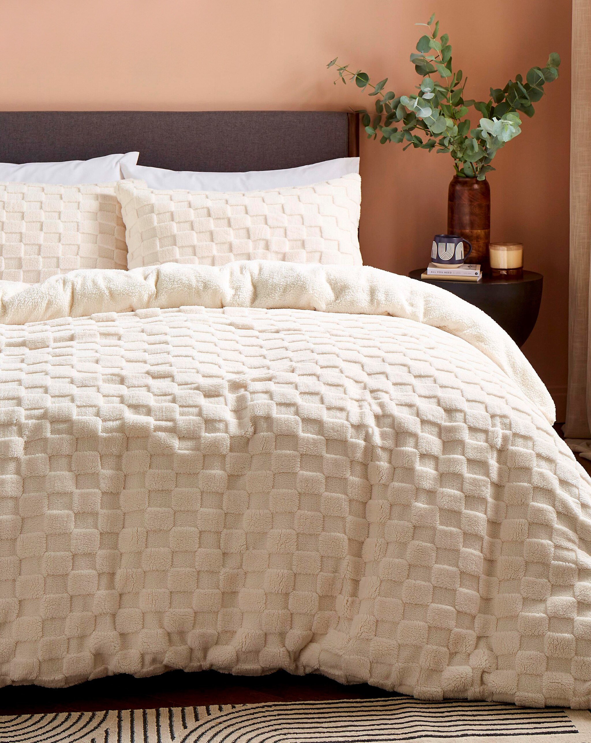 Bedroom duvet and pillow set