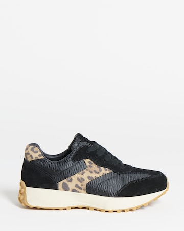 Akira Retro Runner Trainer - Wide Fit (E)