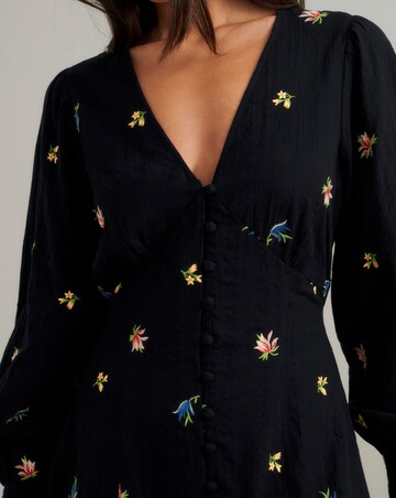 Nobody's Child Shannon Embroidered Midi Dress