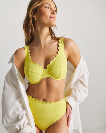 MAGISCULPT Medium Control Scallop Edge Bikini Bottoms