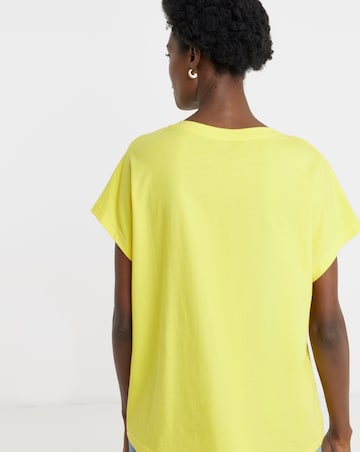 Broderie V-Neck T-Shirt