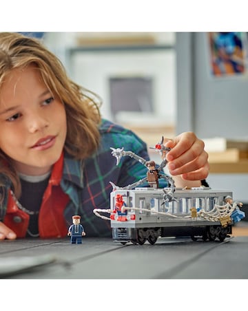 LEGO Marvel Spider-Man vs. Doc Ock Subway Train Scene, Super Hero Building 76321