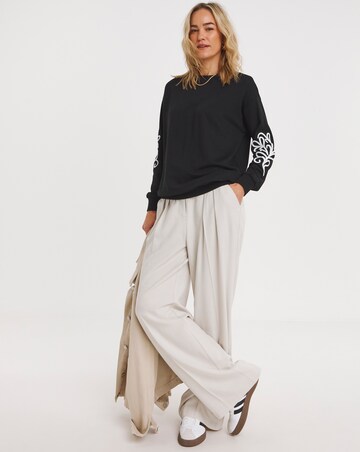 Crew Neck Emrbiodered Long Sleeve Sweatshirt