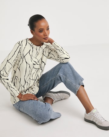 Printed Longline Curved Hem Top