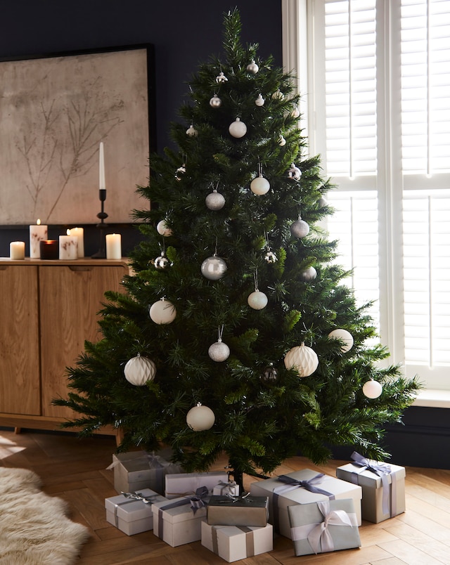 Malmo Pine Christmas Tree