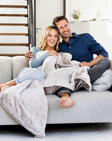 Beurer HD75 Nordic Fluffy Heated Throw