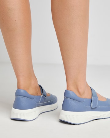 Heavenly Soles Gwen Touch and Close Bar Trainer - Wide Fit (E)