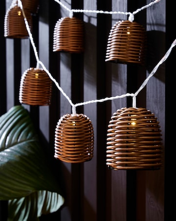 10 Rattan Solar String Lights