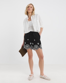 Broderie Hem Short - Image
