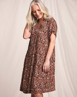 Julipa Printed Crinkle Shift Dress - Image