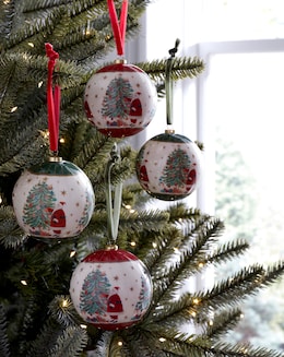 Gisela Graham 4 Santa & Tree Baubles - Image