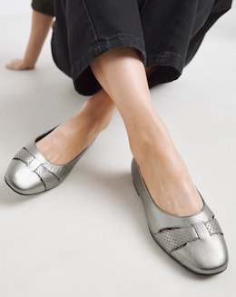 Cut Out Detail Ballerina Wide - Image