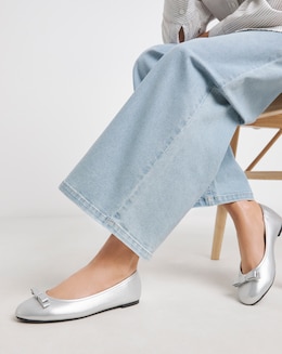 Classic Ballerina Bow Shoe Wide - Image