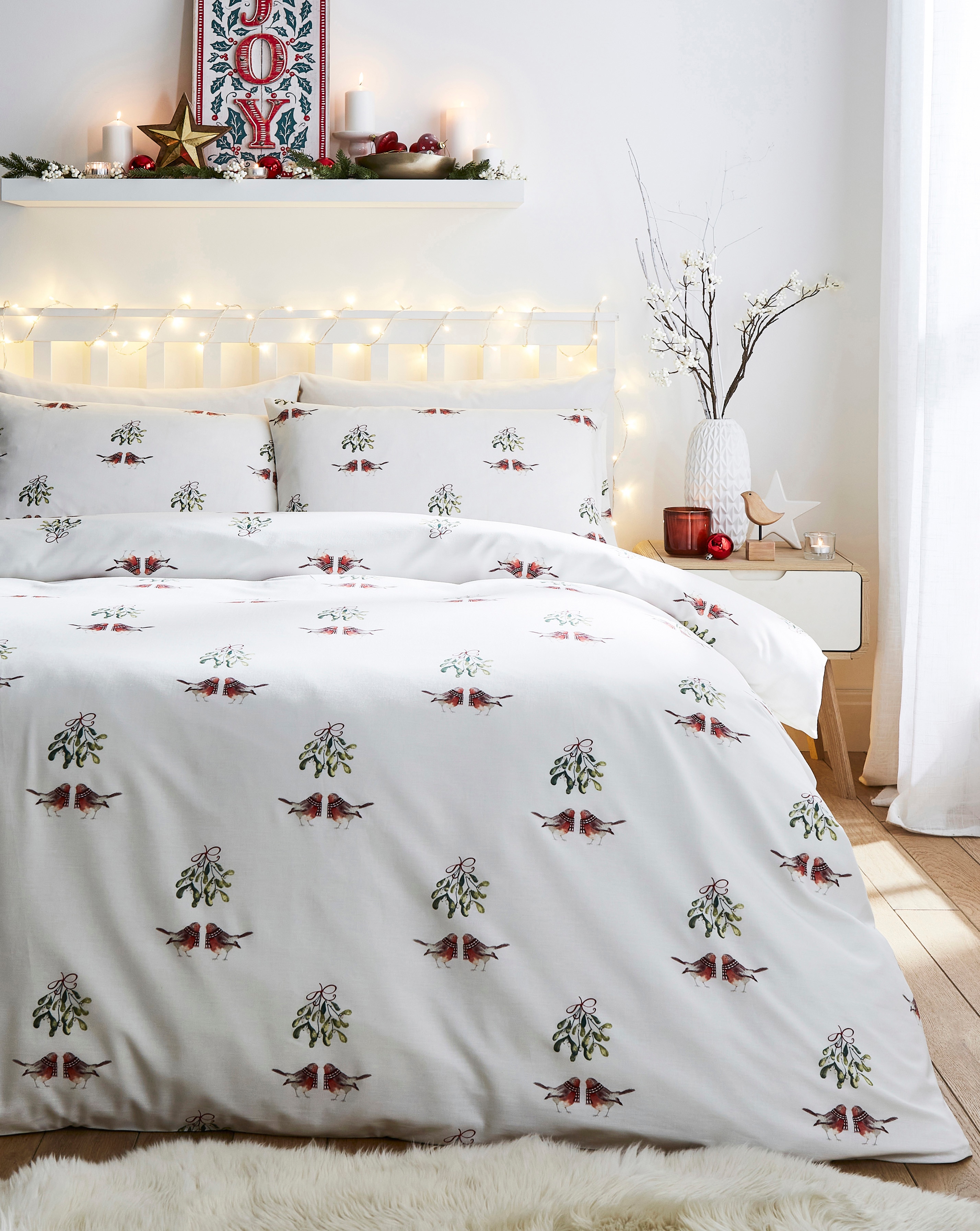 Kissing Robin Mistletoe Duvet Set