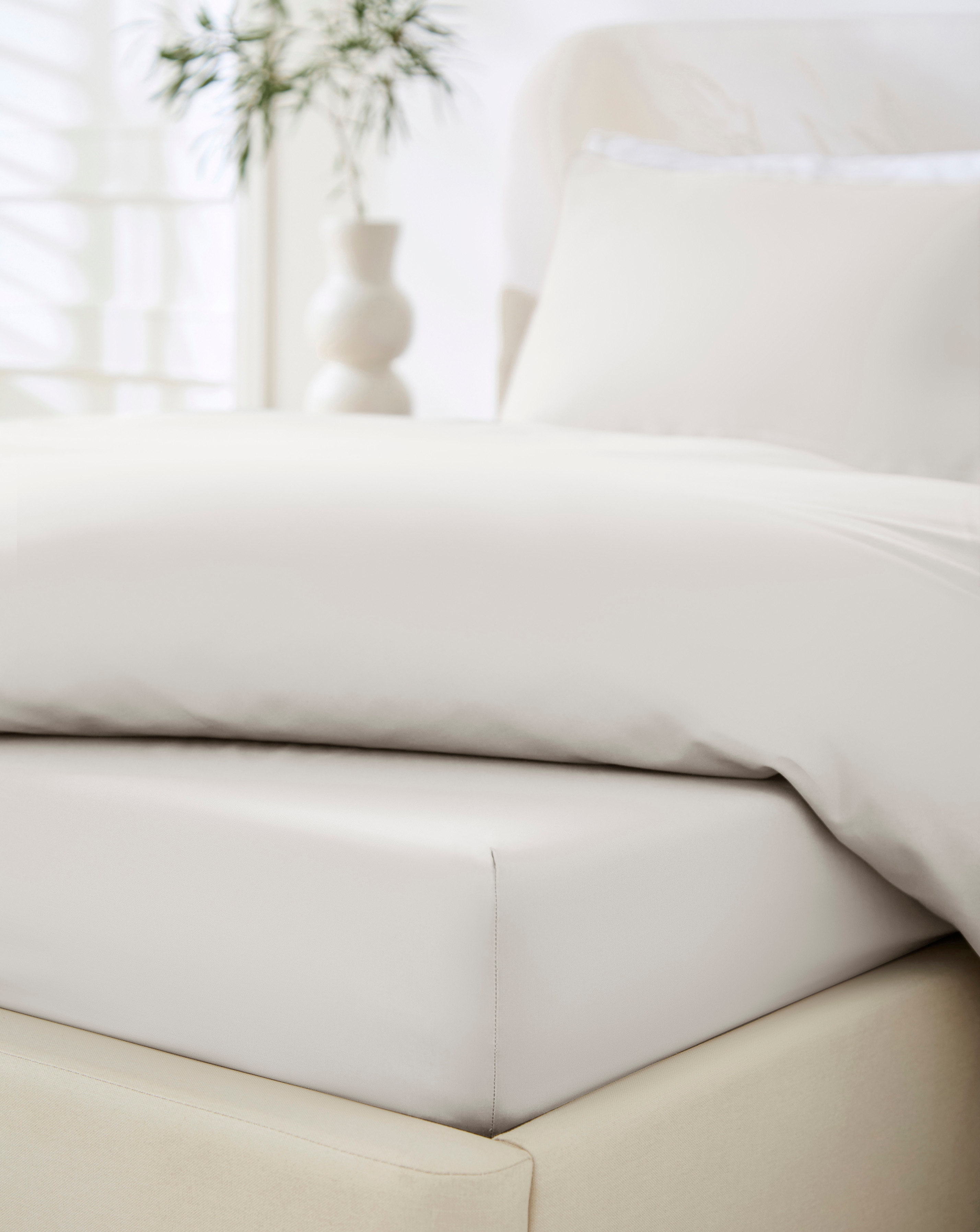 Non Iron Plain Dye 30cm Fitted Sheet - Ivory